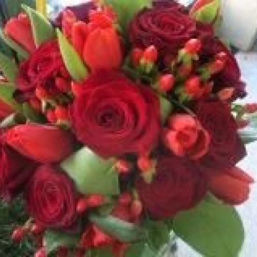 ramo novia rosas rojas y tulipanes