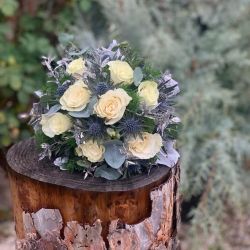 bouquet navidad con rosas erigium detalles plata