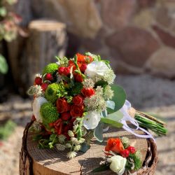 bouquet verde y rojo